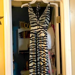 I tried to get so pictures that u could see how beautiful of a summer dress is